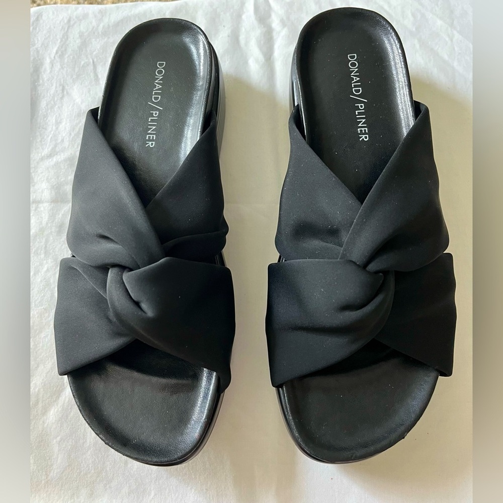 Donald J. Pliner Foley Black Knotted Slide Sandals Womens Sz 7.5M EUC.